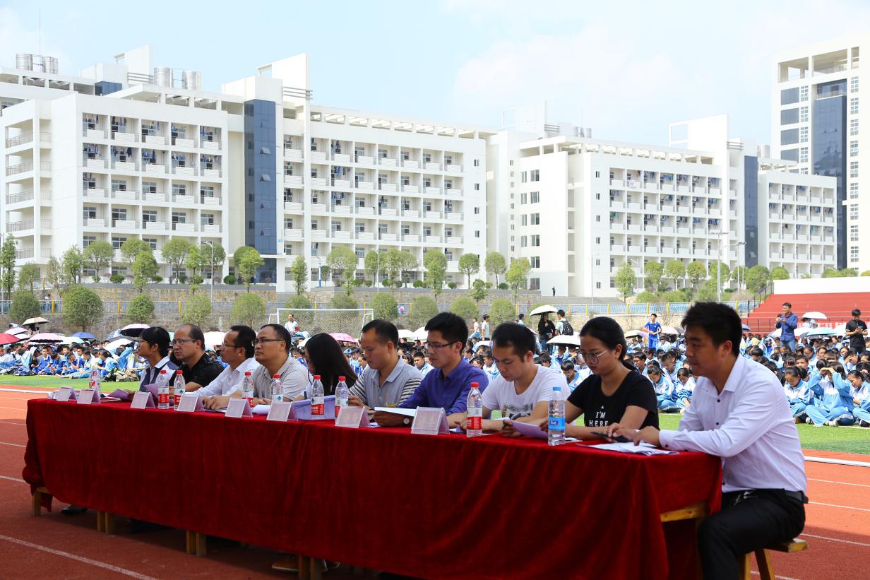 让生命充满爱——六枝特区第七中学举行感恩教育演讲系列活动